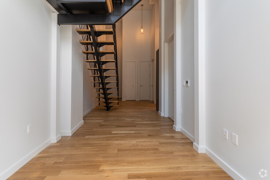 More Photos Of 45-67 Davis St, Long Island City Apartments For Lease