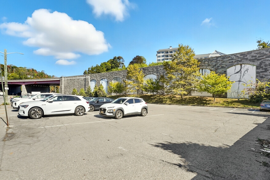 More Photos Of 47 S Water St, Peekskill Light Manufacturing For Sale