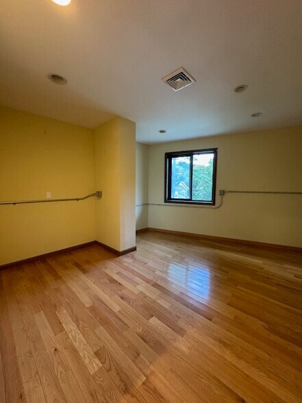 More Photos Of 8 Maple Dr, Monroe Warehouse For Lease