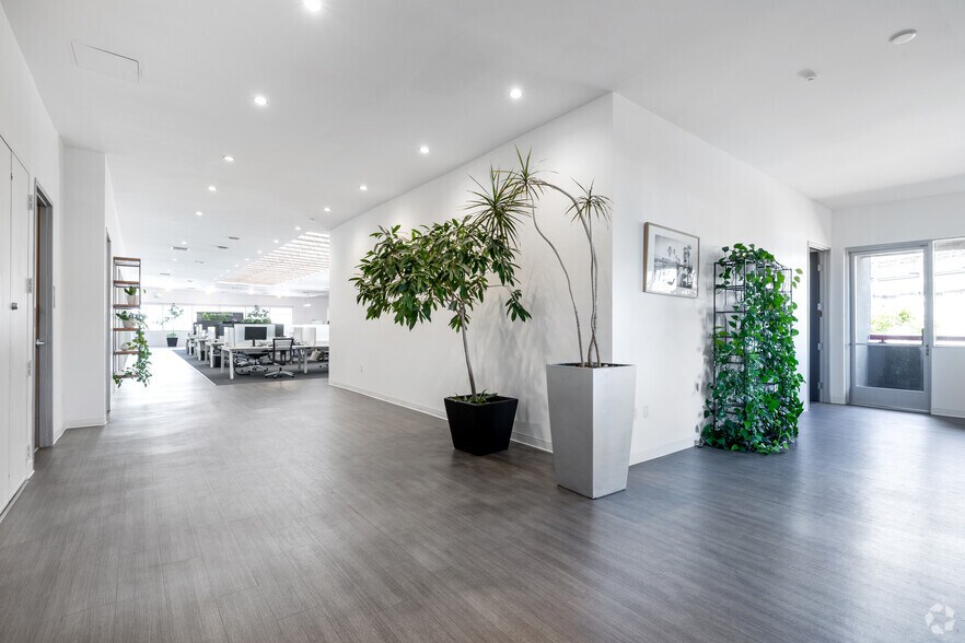 More Photos Of 3733 Motor Ave, Los Angeles Office For Lease