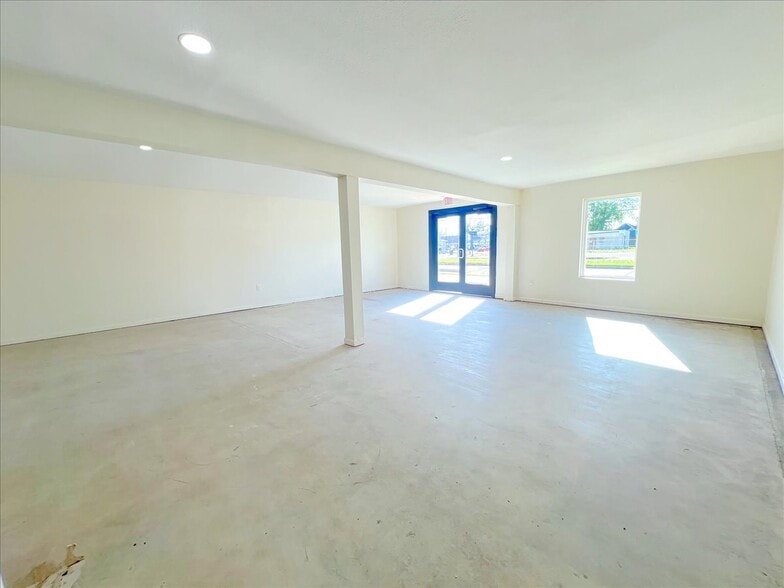 More Photos Of 7704 Irvington Blvd, Houston General Retail For Sale