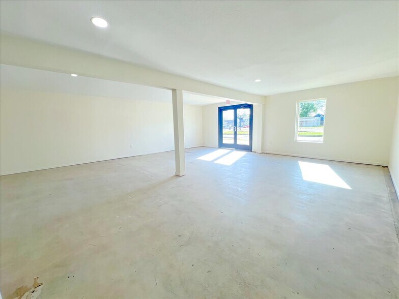 More Photos Of 7704 Irvington Blvd, Houston General Retail For Lease