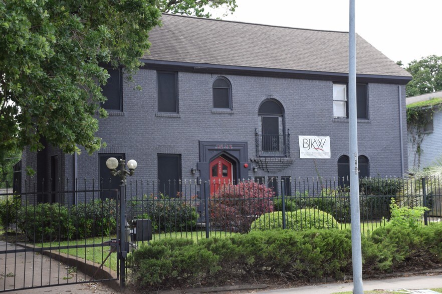 More Photos Of 2424 Southmore Blvd, Houston Medical For Lease