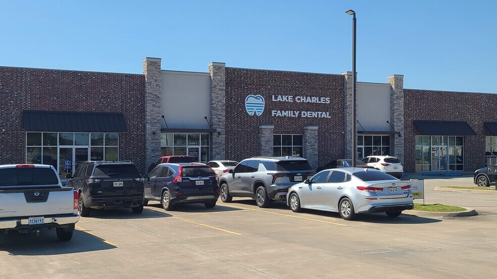 More Photos Of 1530 McNeese St, Lake Charles Freestanding For Lease