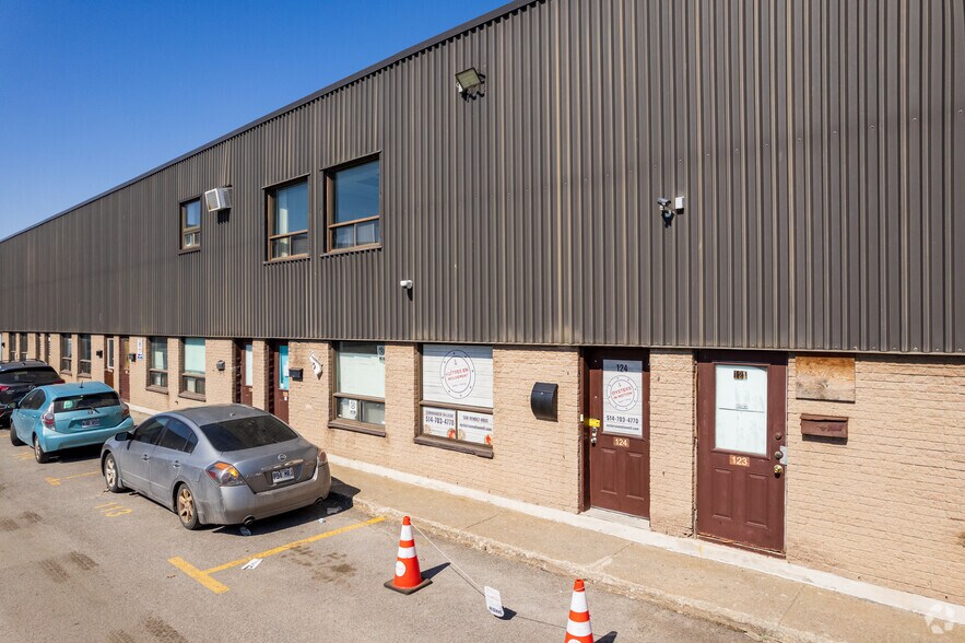 More Photos Of 5473-5475 Av Royalmount, Mont-Royal Warehouse For Lease