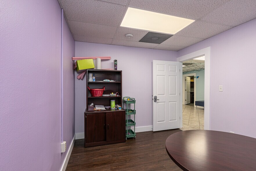 More Photos Of 500 W Daniels St, Ozark Office For Sale