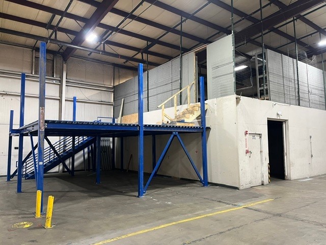 More Photos Of 301 Avenue 11 NW, Atkins Warehouse For Lease