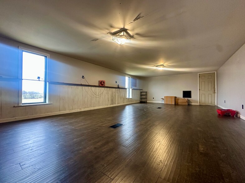 More Photos Of 430 Carthage Rd, Red Boiling Springs Industrial For Sale