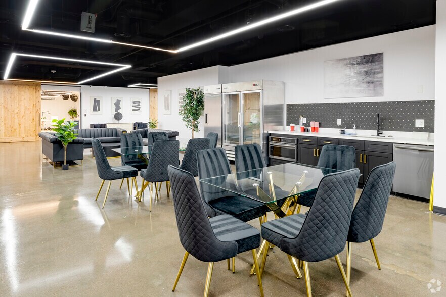 More Photos Of 200 E Van Buren St, Phoenix Office For Lease