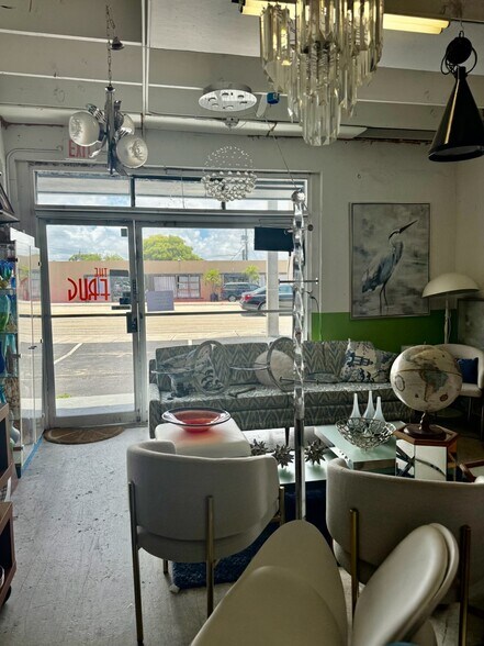 More Photos Of 4314-4316 N Dixie Hwy, Oakland Park Flex For Lease