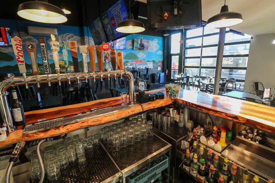 More Photos Of 775 N Front St, Coos Bay Bar For Sale
