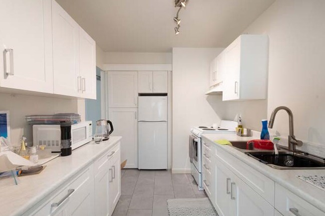 Primary Photo Of 15318 N Bluff Rd, White Rock Apartments For Sale