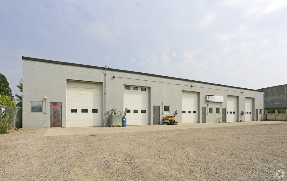 Primary Photo Of 5 Bayside Pl, Strathmore Warehouse For Sale