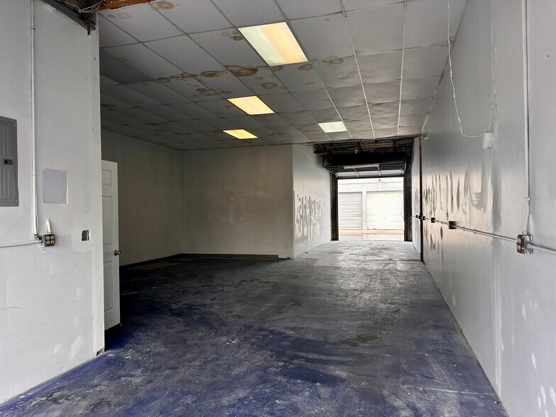 More Photos Of 4324-4340 NE 11th Ave, Oakland Park Warehouse For Lease