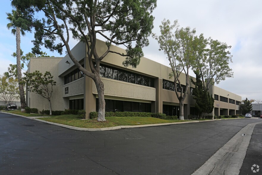 More Photos Of 350 Fischer Ave, Costa Mesa Light Distribution For Lease