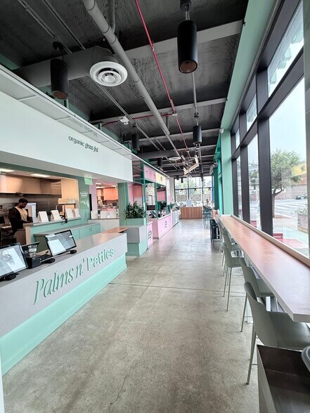 More Photos Of 3032 Wilshire Blvd, Santa Monica Storefront For Lease