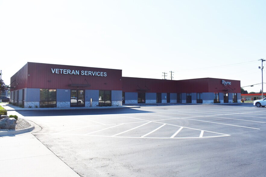 Primary Photo Of 1747 Center Ave, Janesville Service Station For Lease