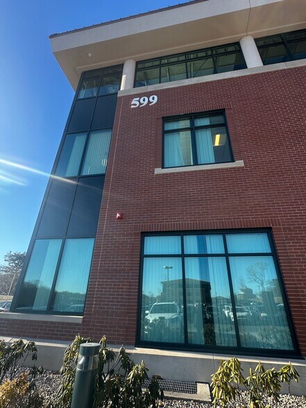 More Photos Of 599 Farmington Ave, Farmington Medical For Lease
