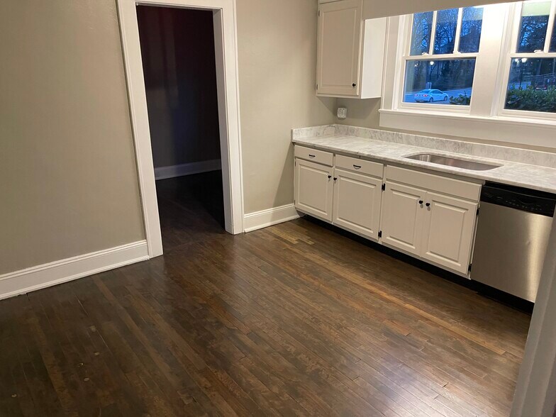 More Photos Of 490 S Perry St, Lawrenceville Office Residential For Lease