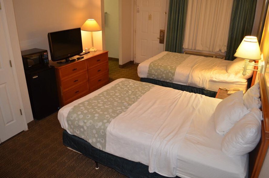 More Photos Of 5201 N State Line Ave, Texarkana Hotel For Sale