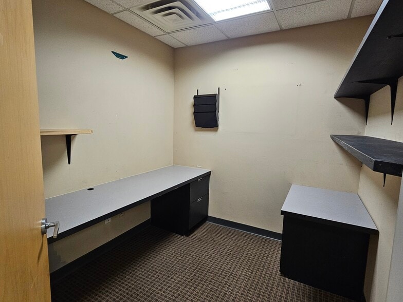 More Photos Of 202 E Main St, Huntington Medical For Lease
