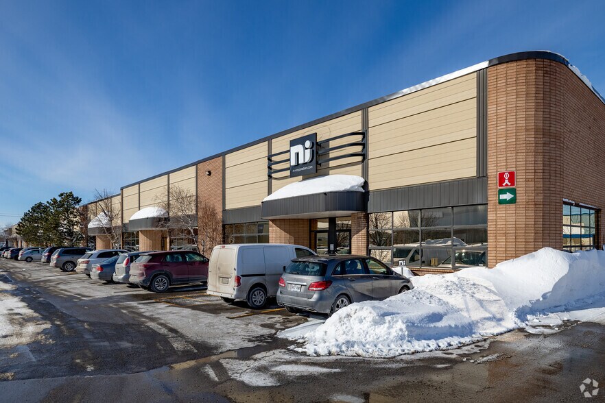 More Photos Of 1913-1959 Rue Le Chatelier, Laval Warehouse For Lease