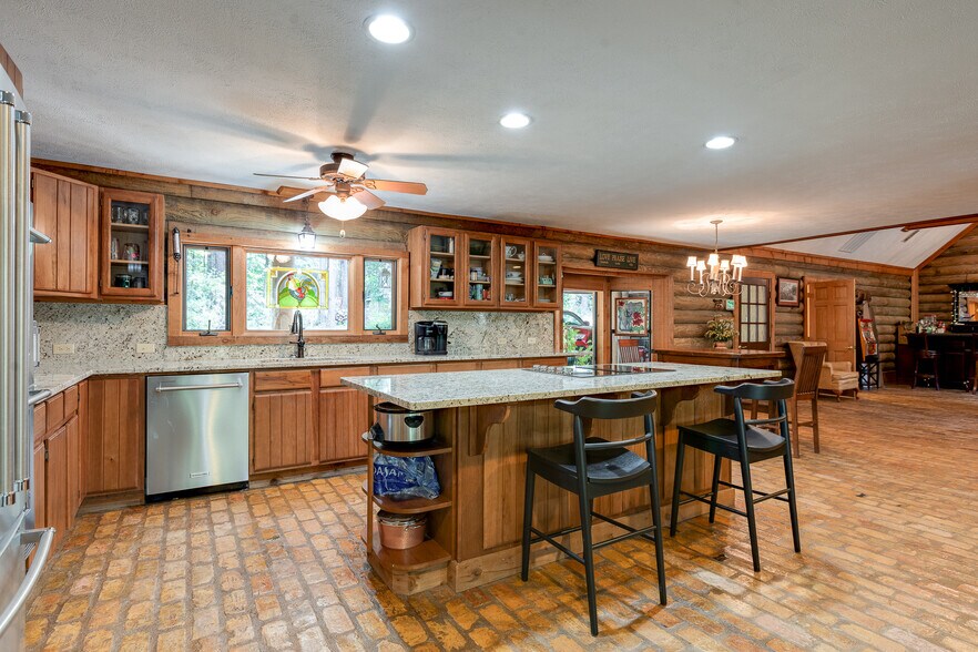More Photos Of 4032 Highway 48 W, Mccomb Specialty For Sale