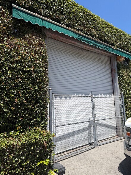 More Photos Of 10451-10463 W Jefferson Blvd, Culver City Warehouse For Lease
