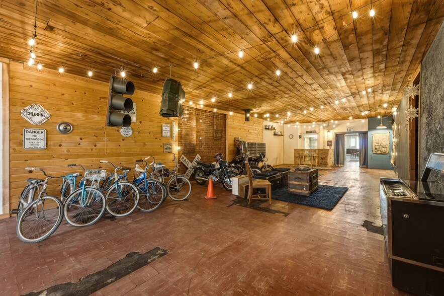 More Photos Of 956 Main St, Pomeroy Storefront For Sale