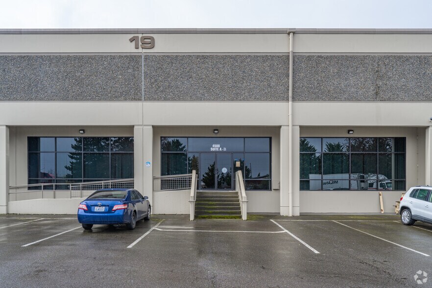 More Photos Of 4500 92nd St SW, Lakewood Warehouse For Lease