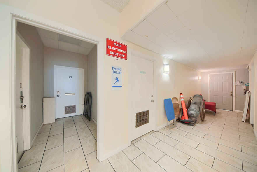 More Photos Of 33 E Magnolia St, Stockton Office For Lease