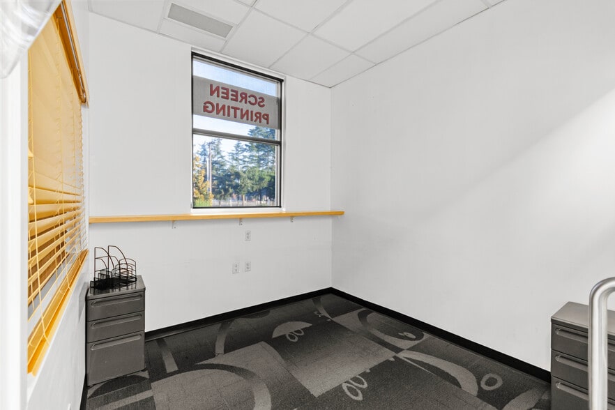 More Photos Of 11105 Steele St S, Tacoma Flex For Lease