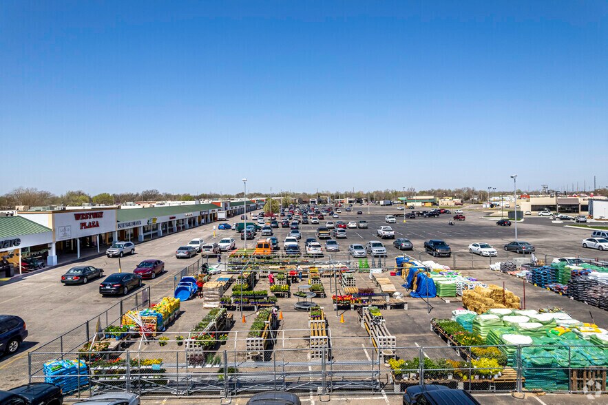 More Photos Of 2401-2565 S Seneca St, Wichita Unknown For Lease