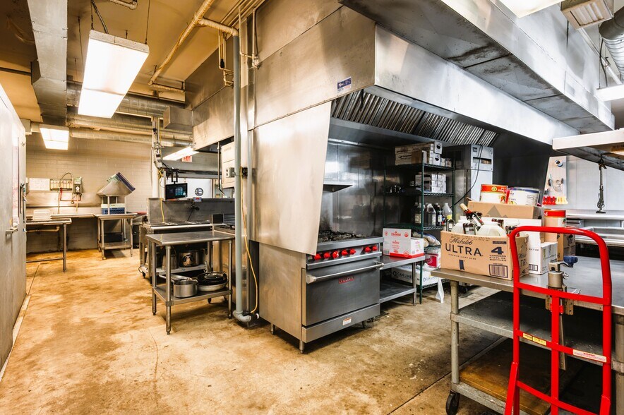 More Photos Of 151 River St, Elk Rapids General Retail For Sale