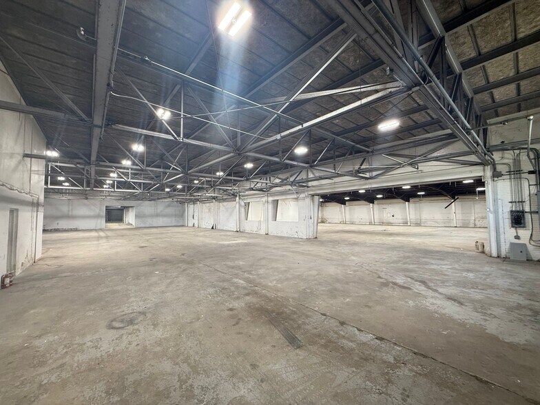 More Photos Of 530 N Beach St, Daytona Beach Warehouse For Sale