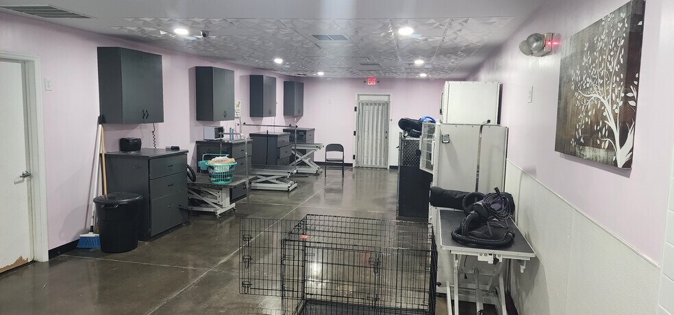 More Photos Of 4015 Fawnbrooke Dr, Indian Trail Veterinarian Kennel For Sale