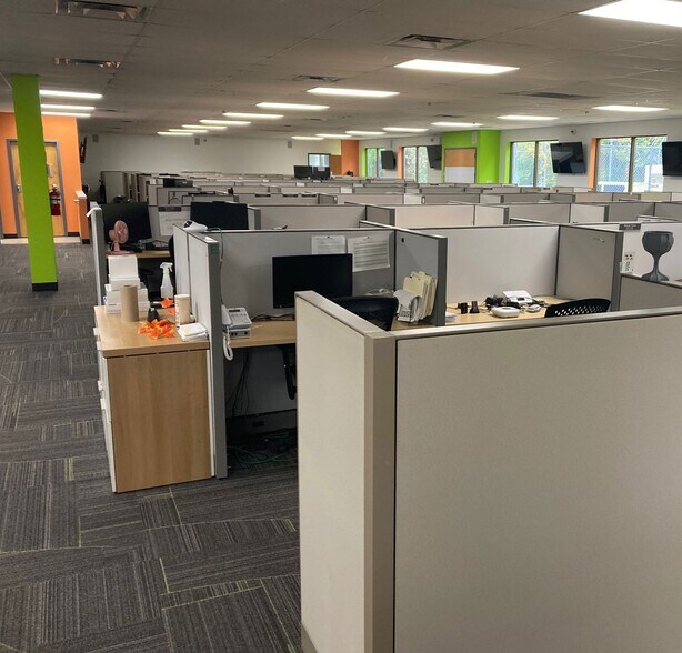 More Photos Of 1400 Commerce Center Dr, Franklin Flex For Sale
