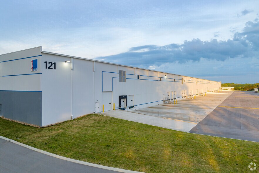 More Photos Of 121 Airpark Ctr E, Nashville Unknown For Lease