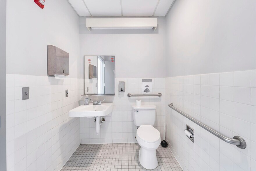 More Photos Of 99 Dutch Hill Rd, Orangeburg Medical For Sale