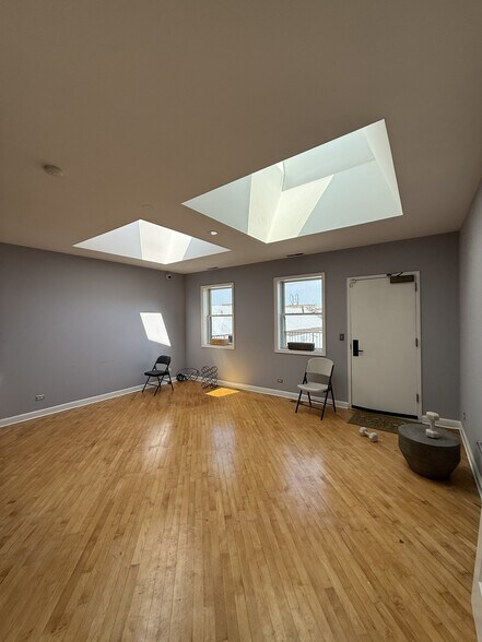 More Photos Of 3026-3030 W Carroll Ave, Chicago Warehouse For Lease