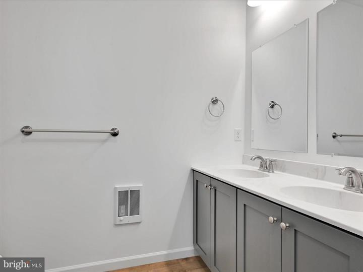 More Photos Of 336-338 Main St, Denver Storefront Retail Residential For Lease