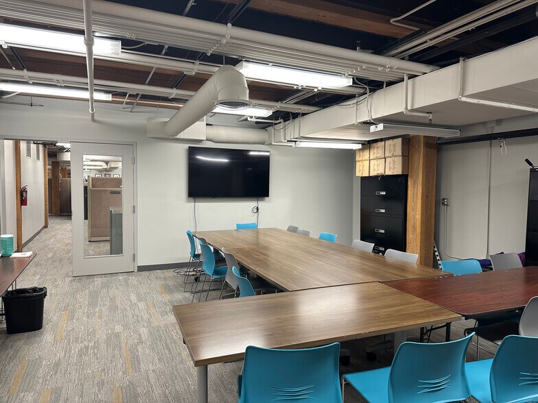 More Photos Of 560-566 W Lake St, Chicago Loft Creative Space For Lease