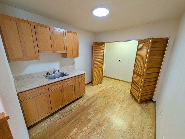 More Photos Of 1631 Liliha St, Honolulu Medical For Sale