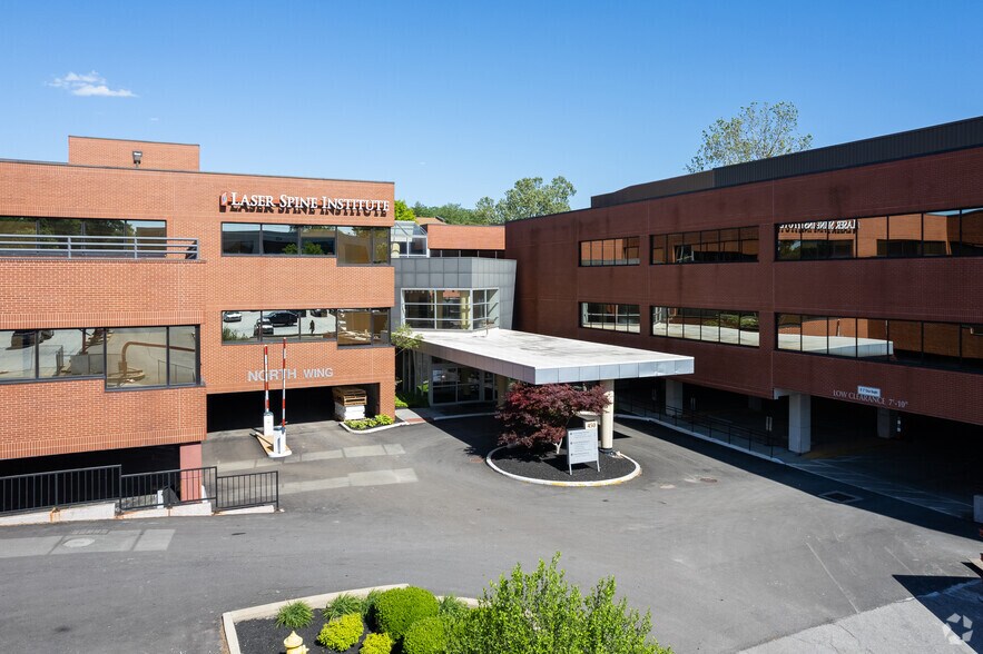 More Photos Of 450 N New Ballas Rd, Creve Coeur Medical For Lease