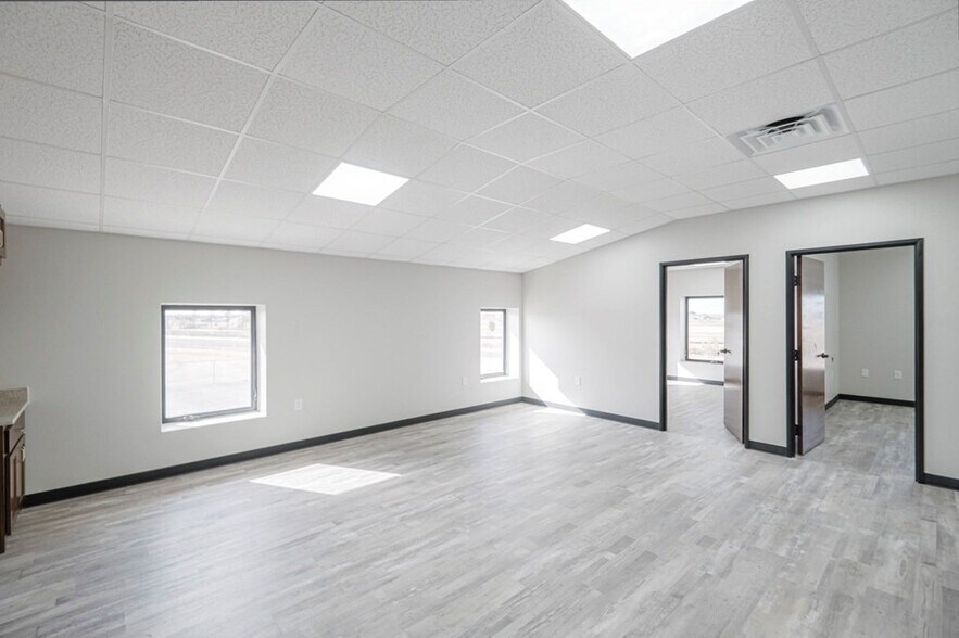 More Photos Of 5261 W Murphy St, Odessa Industrial For Lease