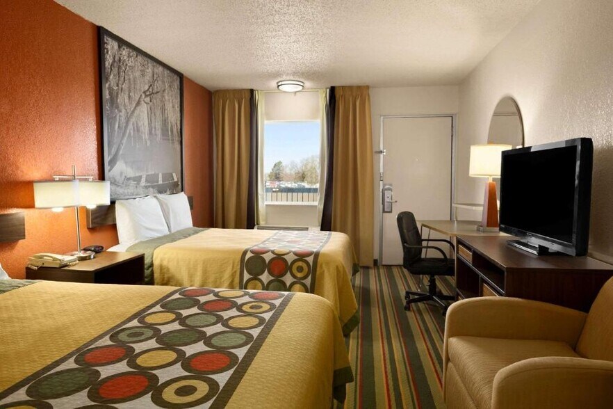 More Photos Of 4120 Williams Ave, Woodward Hotel For Sale