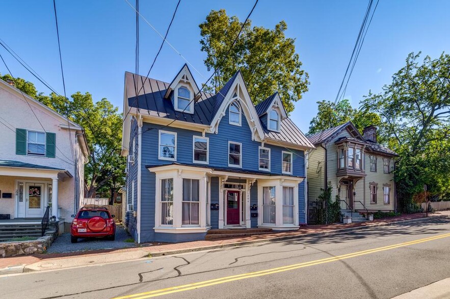 Primary Photo Of 206 Loudoun St SW, Leesburg Apartments For Sale