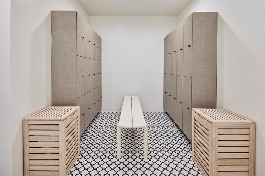 More Photos Of 1812 Lincoln Blvd, Santa Monica Storefront For Sale