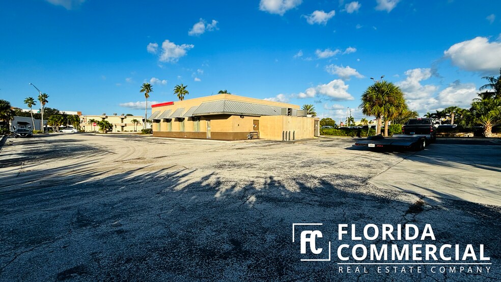 More Photos Of 920 SE Federal Hwy, Stuart Fast Food For Lease