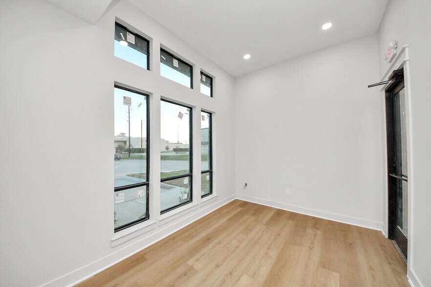 More Photos Of 220 Bella Katy Dr, Katy Office Residential For Lease